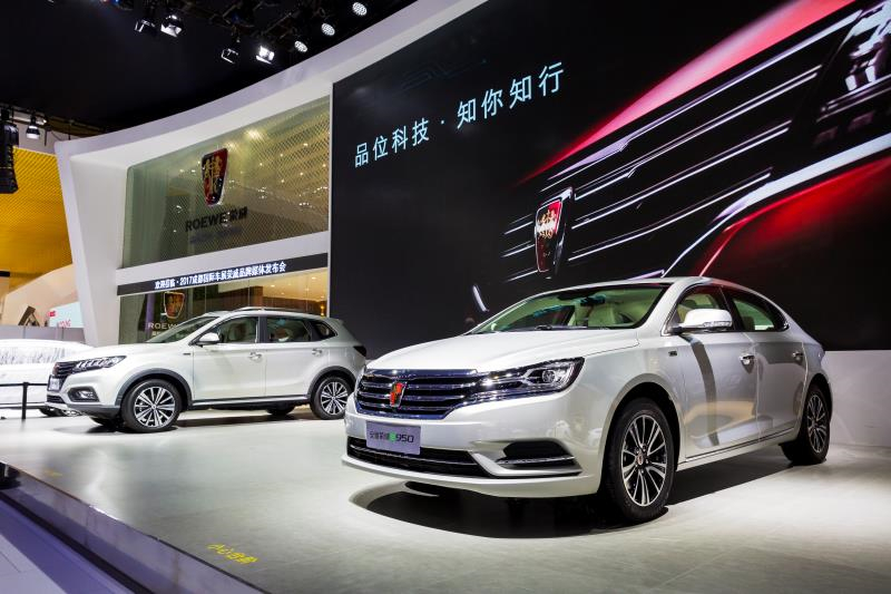 全新荣威950、荣威e950定义“高级轿车” 成都车展亮相售价16.88万起 互联网汽车上市一周年 系统升级带来颠覆式进化