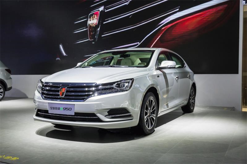 全新荣威950、荣威e950定义“高级轿车” 成都车展亮相售价16.88万起 互联网汽车上市一周年 系统升级带来颠覆式进化