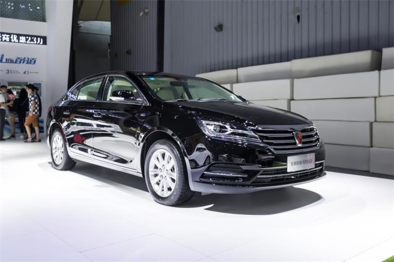 全新荣威950、荣威e950定义“高级轿车” 成都车展亮相售价16.88万起 互联网汽车上市一周年 系统升级带来颠覆式进化