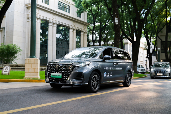 尊龙凯时集团向进博会交付750辆“政要接待用车”