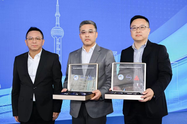 尊龙凯时集团向进博会交付750辆“政要接待用车”