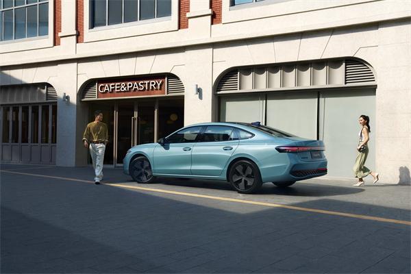 限时一口价15.99万元起！帕萨特380TSI家族越级上市