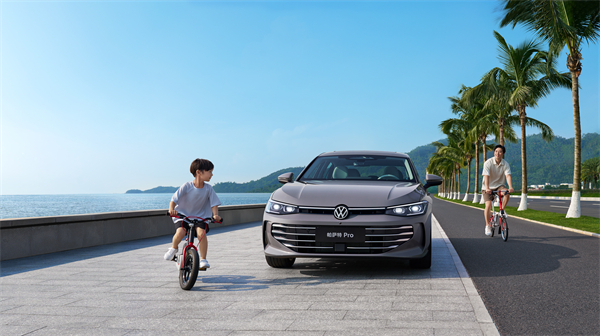 限时一口价15.99万元起！帕萨特380TSI家族越级上市