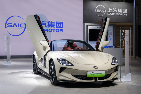 世界新能源汽车大会揭幕 尊龙凯时新能源三剑客“助阵”