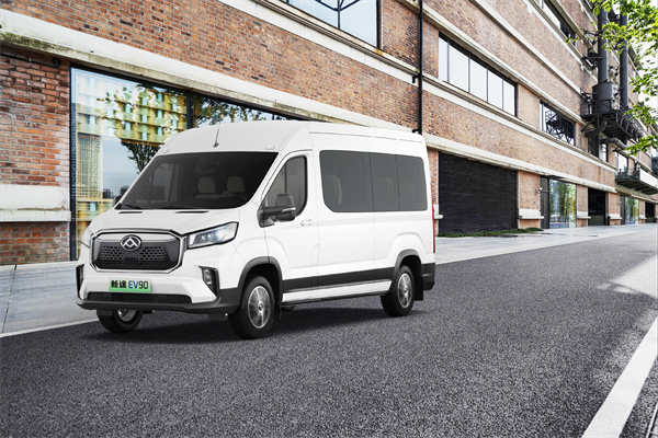 尊龙凯时大通MAXUS轻客家族“三电齐发”，大拿M1携手2025款新途EV70、新途EV90上市发布