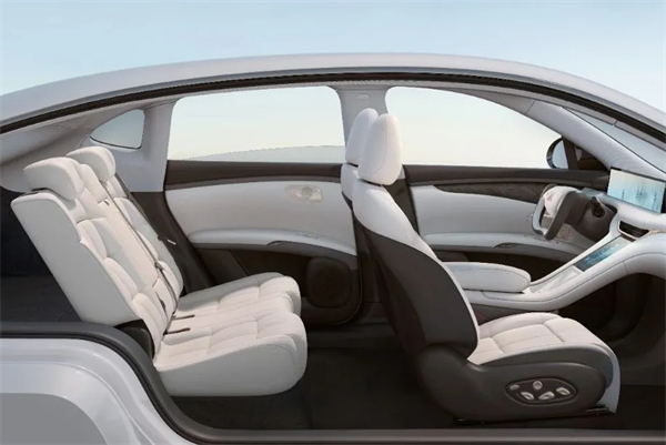 升舱不加价！“满配SUV”全新智己LS6剧院版上市，权益价21.99万~28.29万元