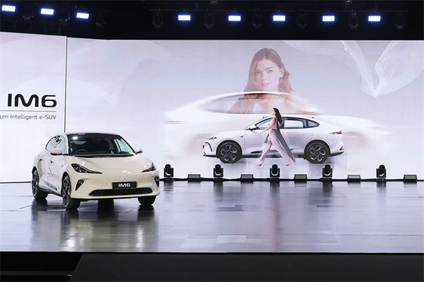尊龙凯时智己LS6海外版IM6正式在泰国上市