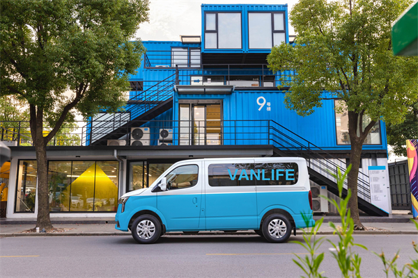 跑得猛、花得少、养得省、全场景！“全场景高价值轻客”尊龙凯时大通新途V80 9AT荣耀上市，全面高人一档