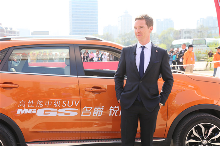 “卷福”首访中国，成功挑战名爵锐腾“8秒破百”